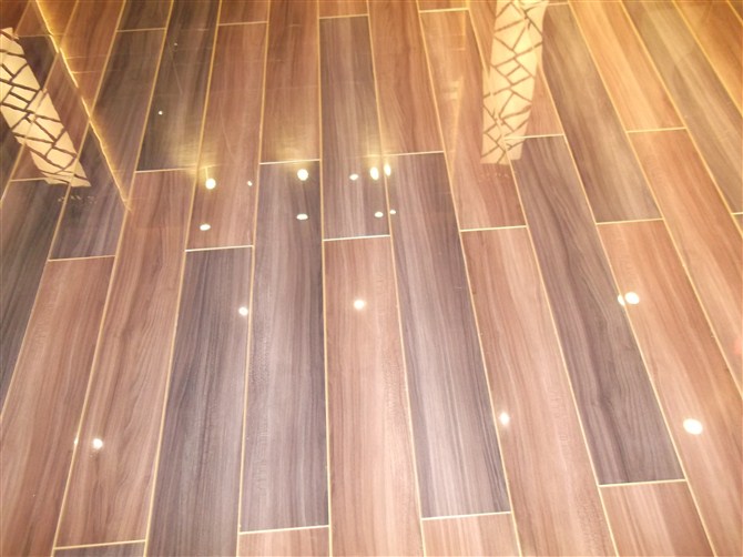 地板缝隙，使用金属条还是填缝剂？  