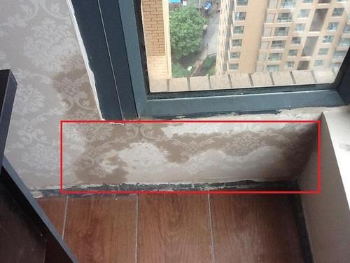 窗户下雨经常渗水，是什么原因导致的，怎么解决？  