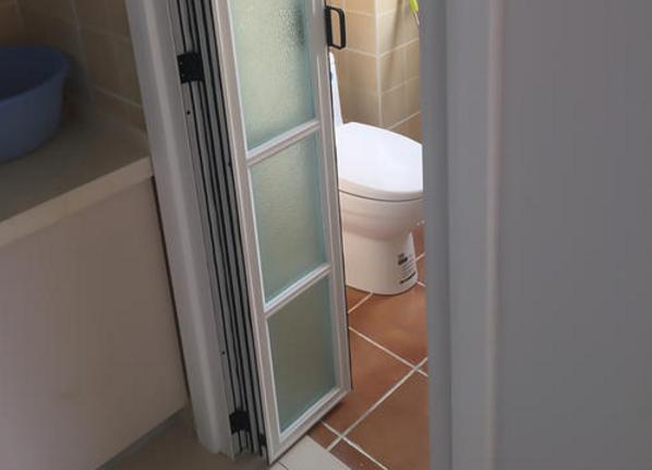 卫生间折叠门，如何选购、价钱是多少？  