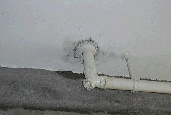 楼上卫生间漏水，应该怎么处理？  